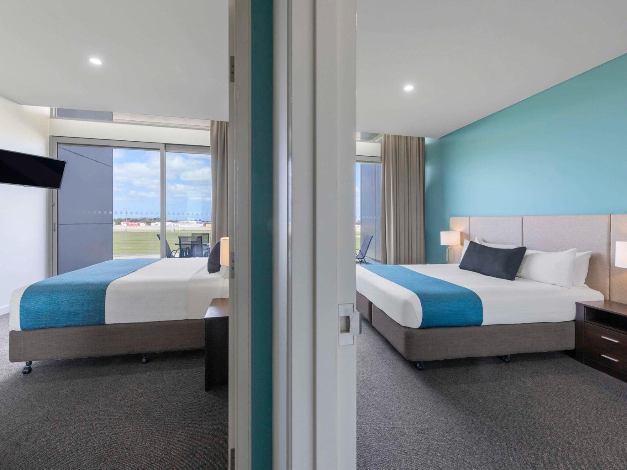 Mantra Melbourne Melton Hotel Exterior photo